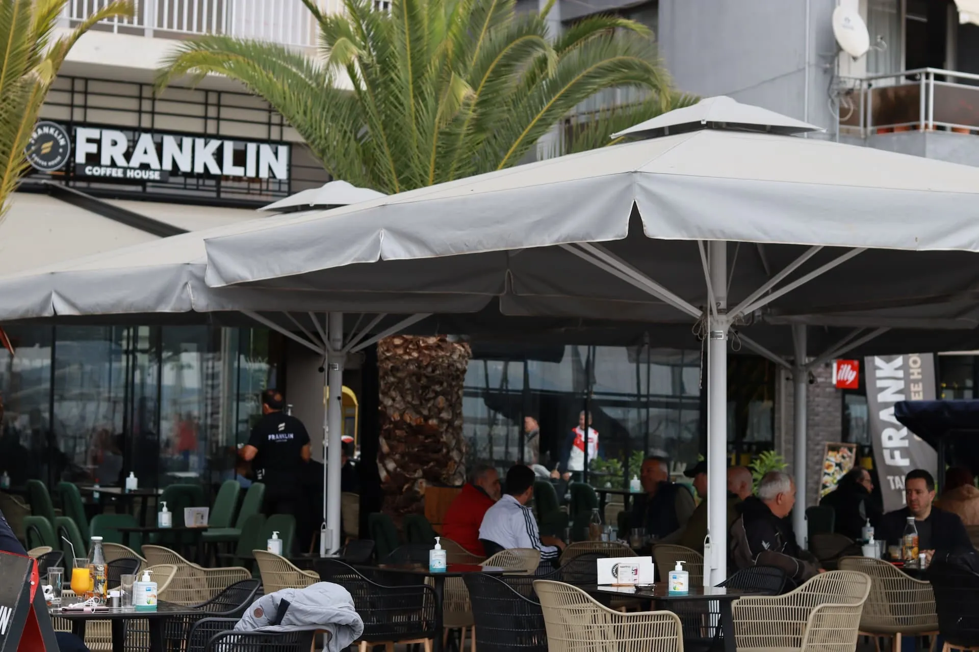 Ομπρέλες Metal Design: Franklin Coffee House Volos